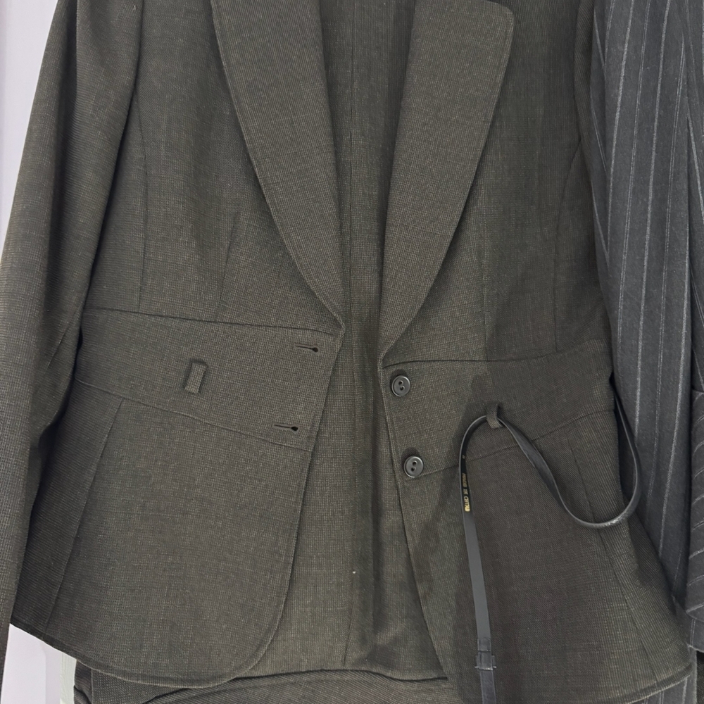 Tahari Classic Women's Blazer And Pants in Brown